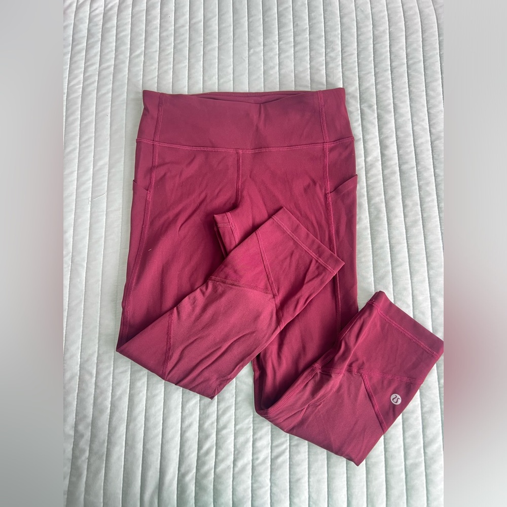 Lululemon Wunder Train 23” Size 4 Leggings in Red